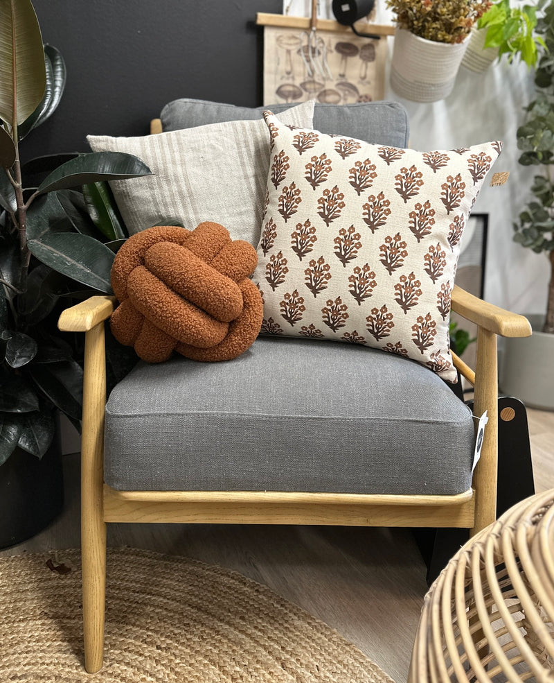 Knotty Pillow -Brown